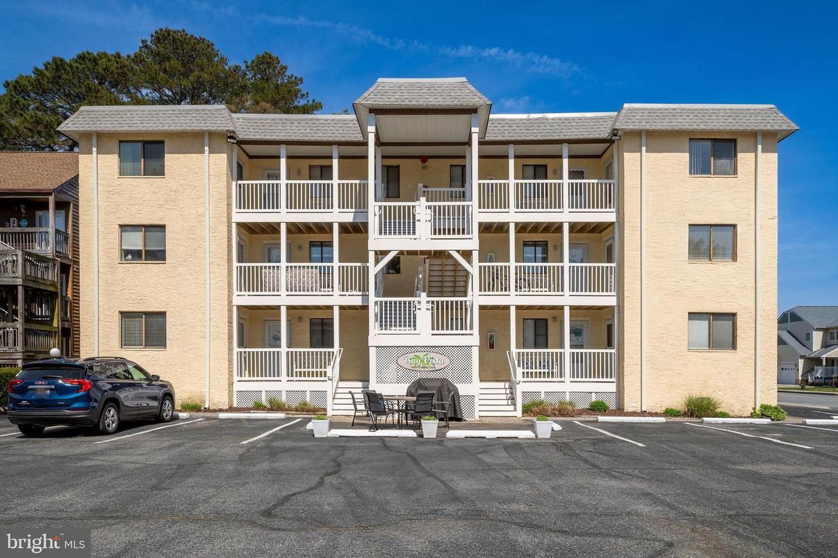 Exterior, Facade, Condo Building