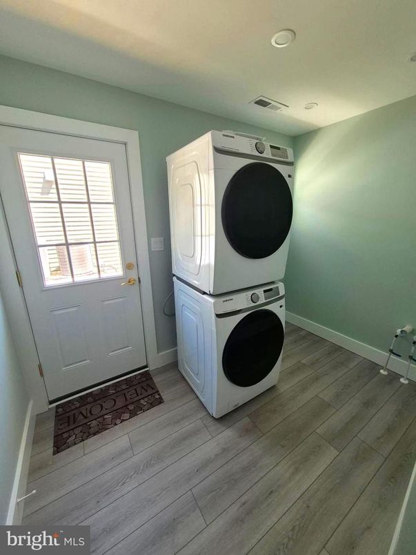 Interior, Recessed Lighting, Utility Closets, Washer, Wood Texture Flooring
