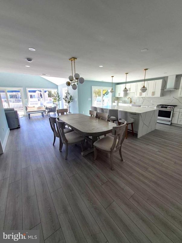 Dining room, Interior, Kitchen, Pendant Lights, Recessed Lighting, Stainless Steel Appliances, Wood Texture Flooring