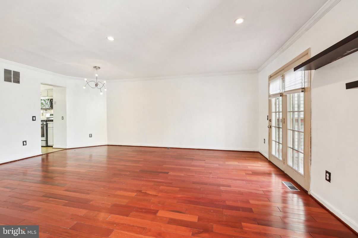 Empty room, Interior, Pendant Lights, Recessed Lighting, Wood Texture Flooring