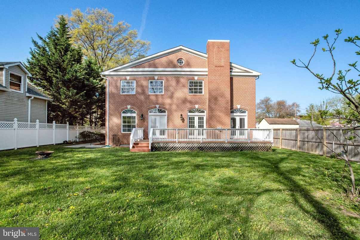 Backyard, Exterior, Facade, Brick Facade, Georgian