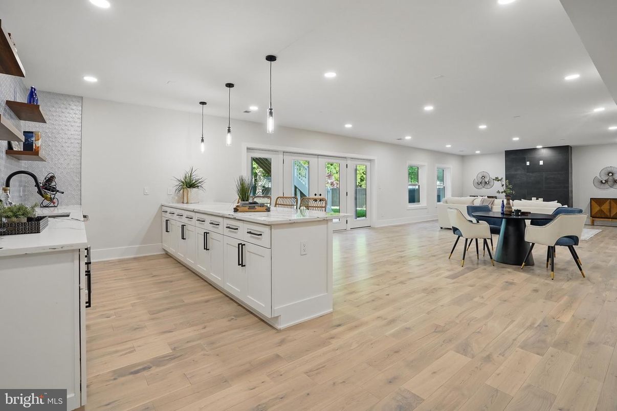Dining room, Interior, Kitchen, Pendant Lights, Recessed Lighting, Wood Texture Flooring