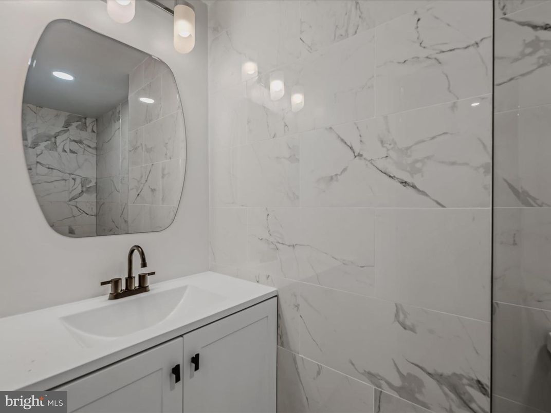 Bathroom, Interior, Marble Walls, Recessed Lighting