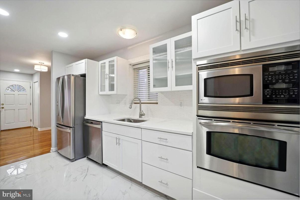 Interior, Kitchen, Marble, Recessed Lighting, Stainless Steel Appliances, Wood Texture Flooring