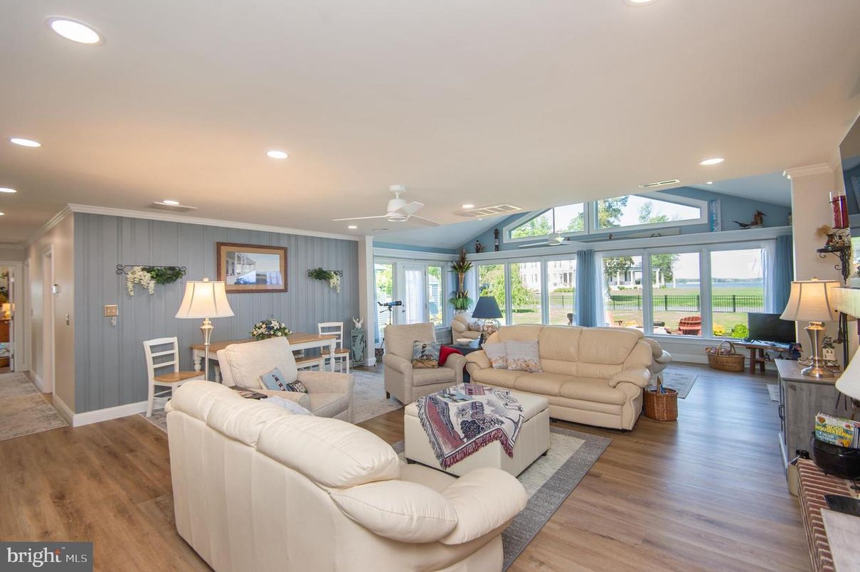 Dining room, Interior, Living room, Recessed Lighting, Wood Texture Flooring