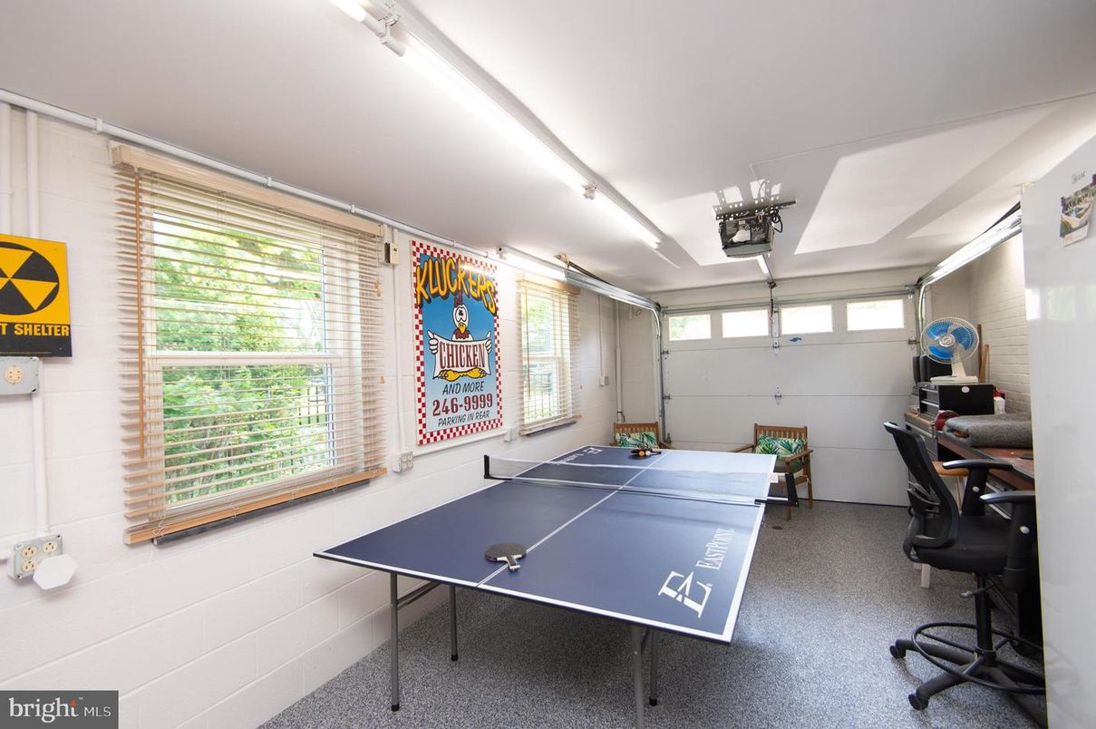 Game Room, Interior