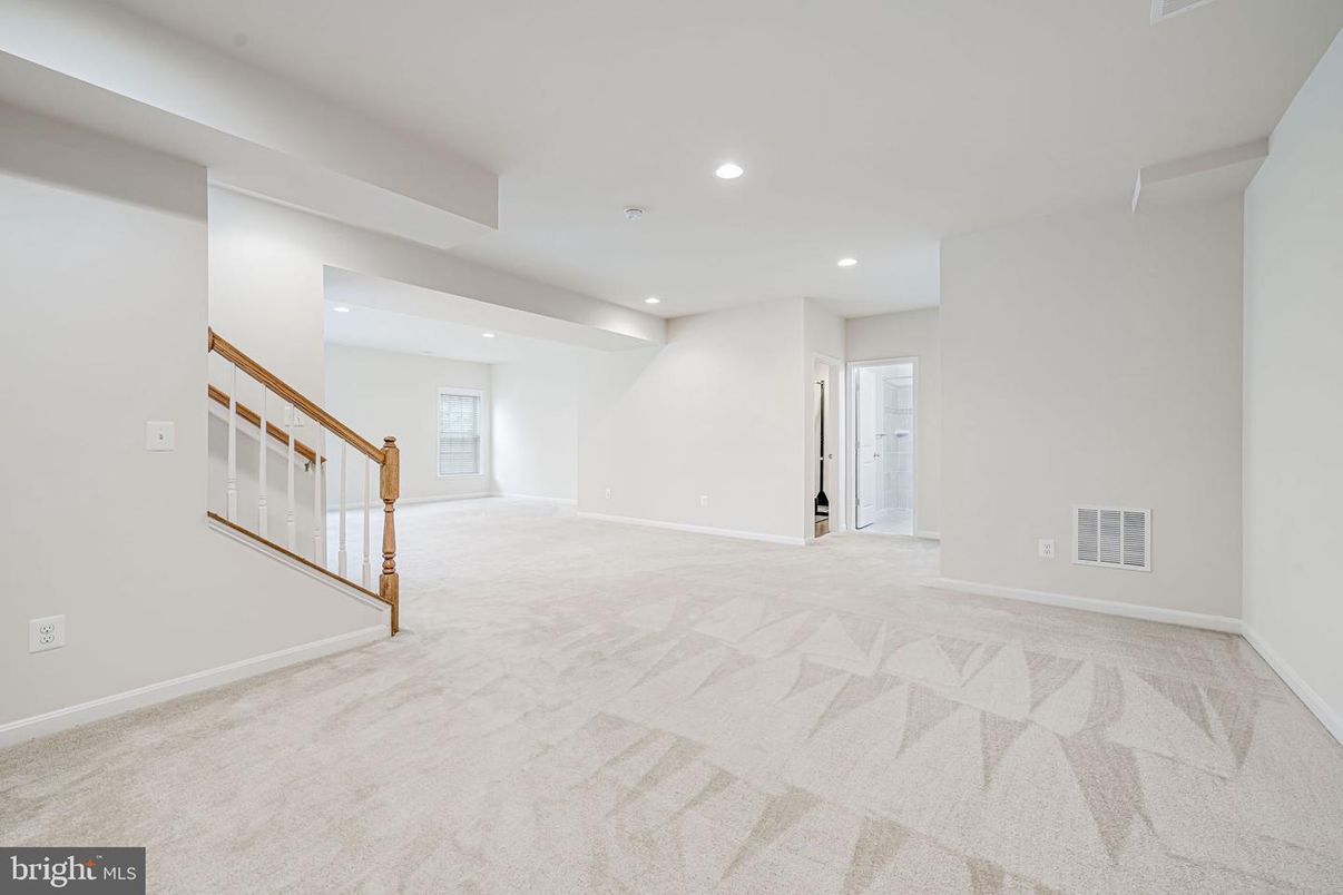 Empty room, Interior, Recessed Lighting