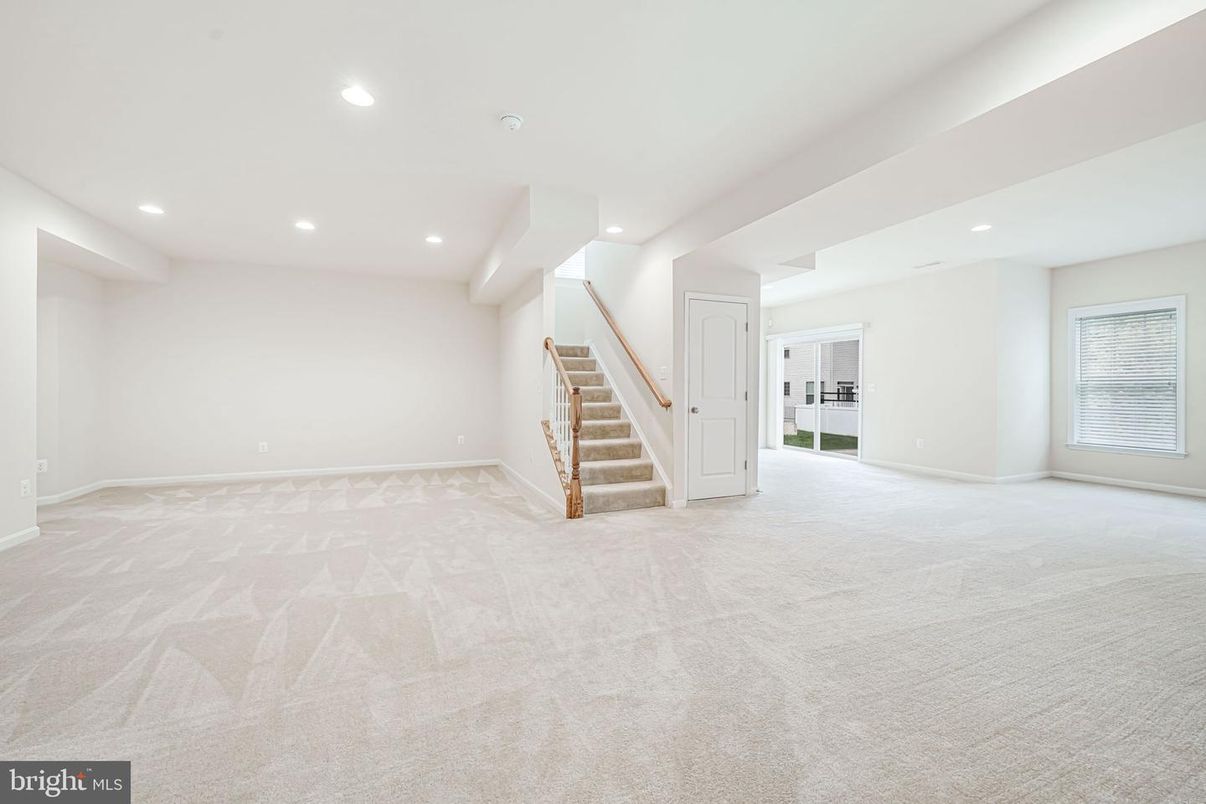 Empty room, Interior, Recessed Lighting