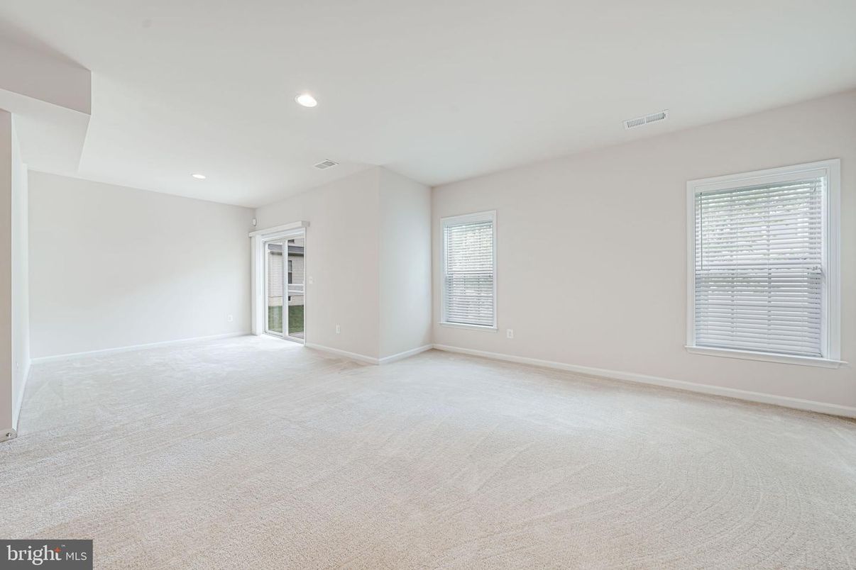 Empty room, Interior, Recessed Lighting