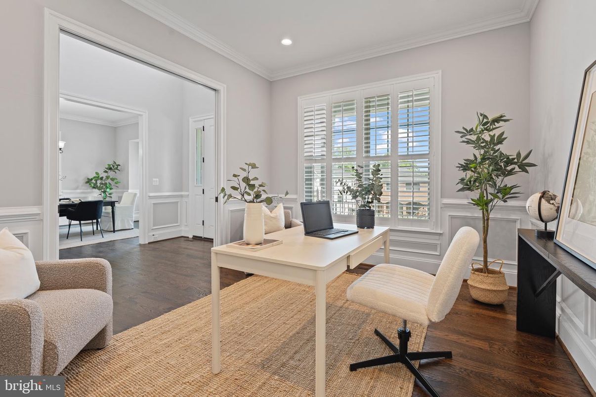 Home Office, Interior, Recessed Lighting, Wood Texture Flooring