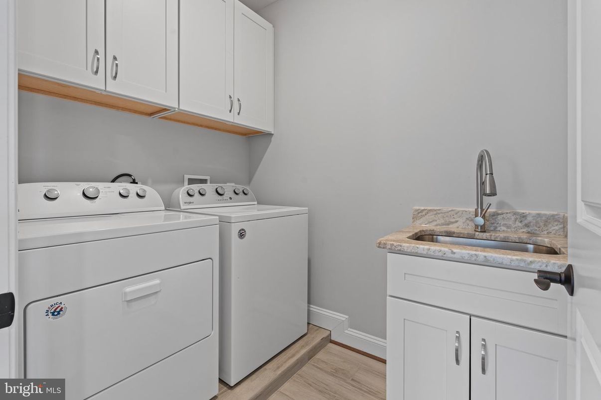 Interior, Washer, Wood Texture Flooring