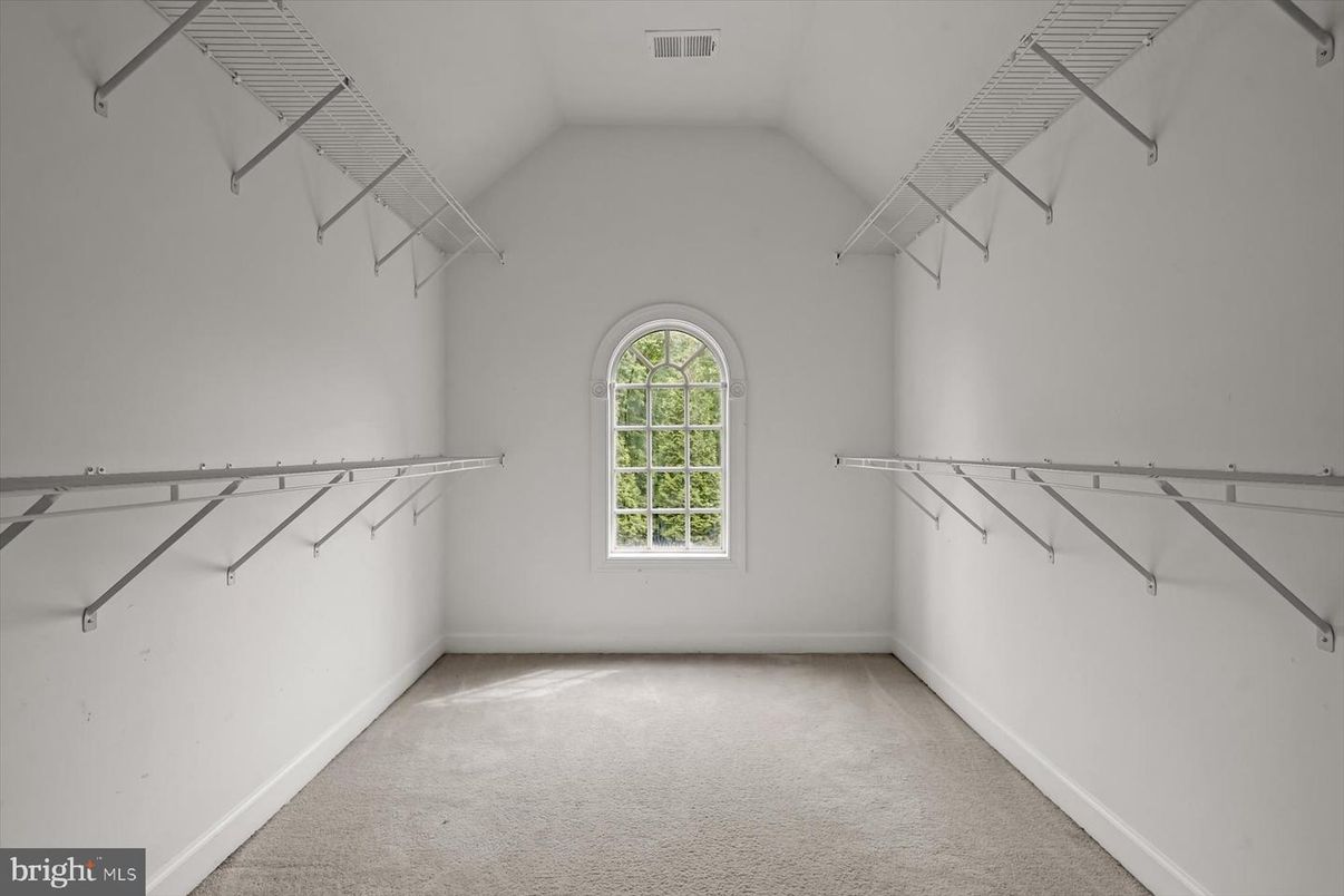 Empty room, Interior, Walk-in Closets