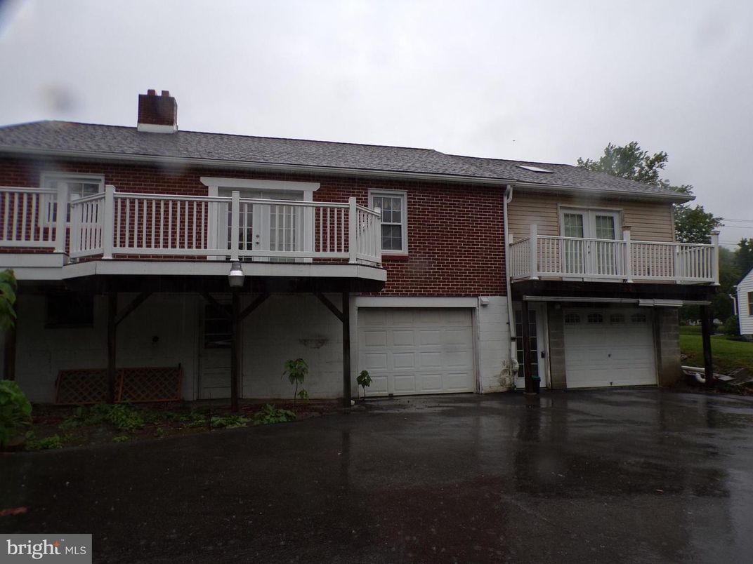 Attached, Exterior, Facade, Brick Facade, Rowhouse