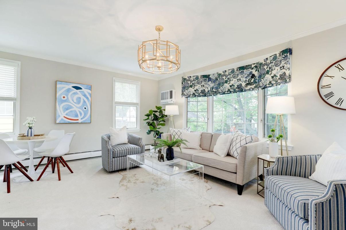 Chandelier, Dining room, Interior, Living room