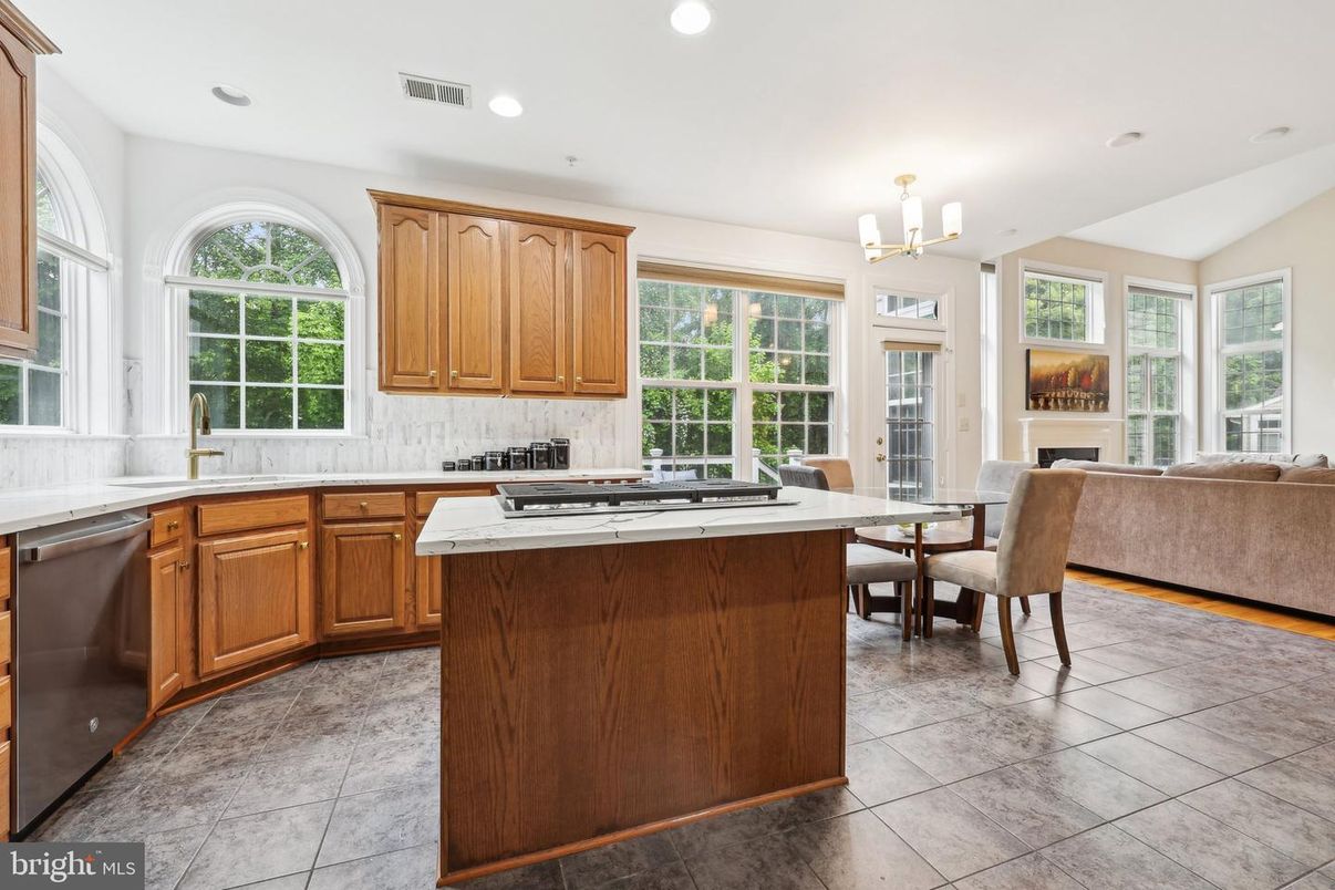 Chandelier, Dining room, Interior, Kitchen, Living room, Recessed Lighting, Stainless Steel Appliances