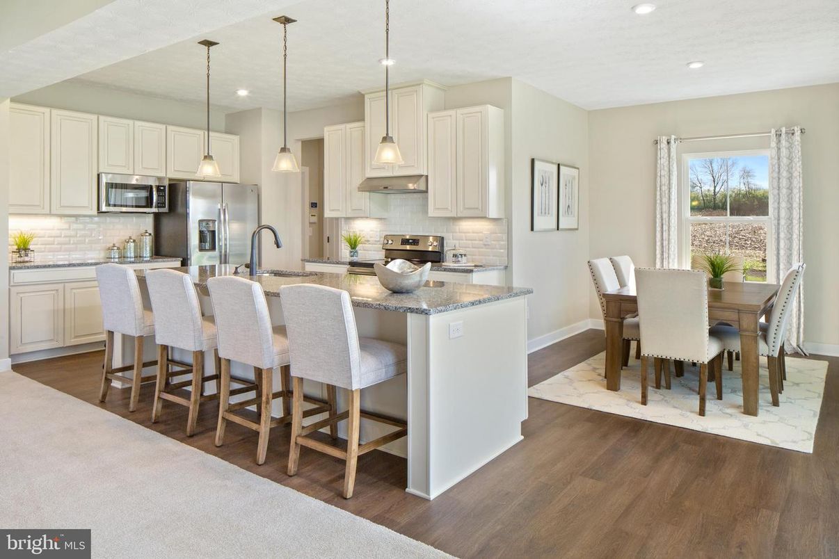 Dining room, Interior, Kitchen, Pendant Lights, Recessed Lighting, Stainless Steel Appliances, Wood Texture Flooring