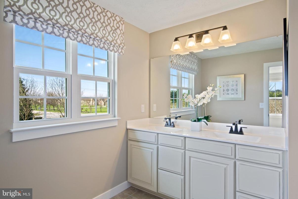 Bathroom, Dual Sink Vanities, Interior