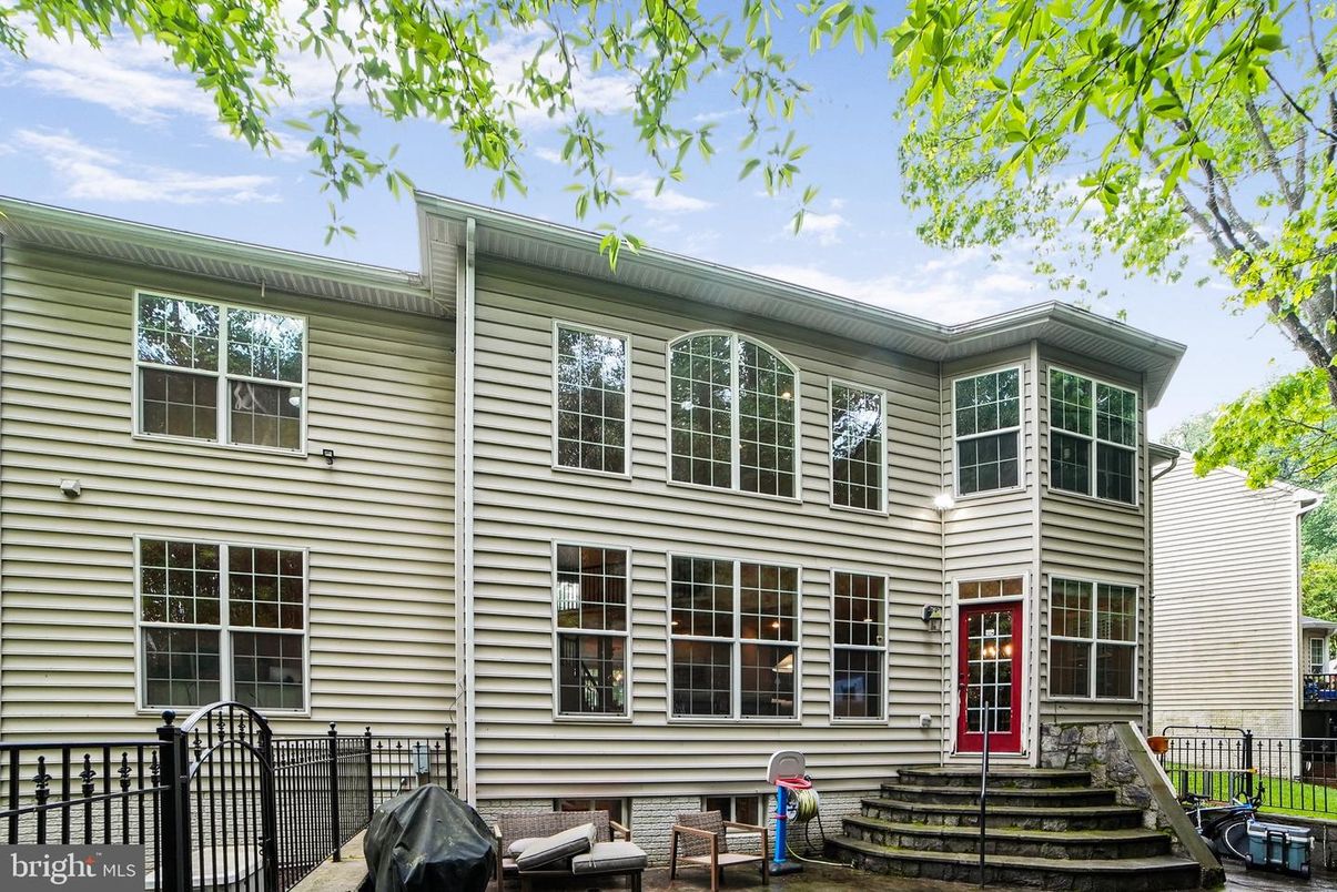 Exterior, Facade, Rowhouse