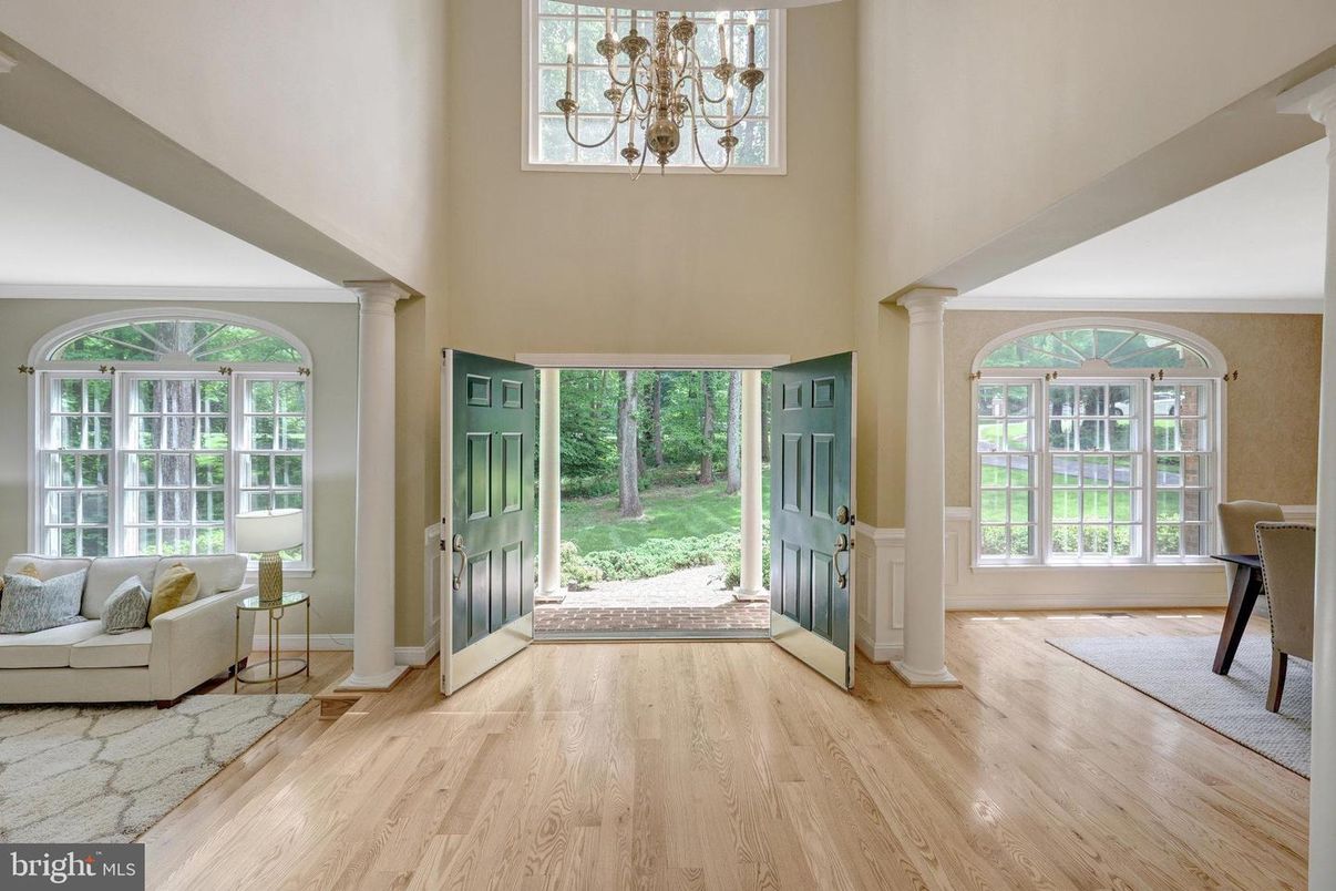 Chandelier, Interior, Wood Texture Flooring