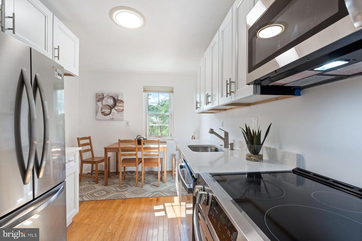 Dining room, Interior, Kitchen, Recessed Lighting, Wood Texture Flooring