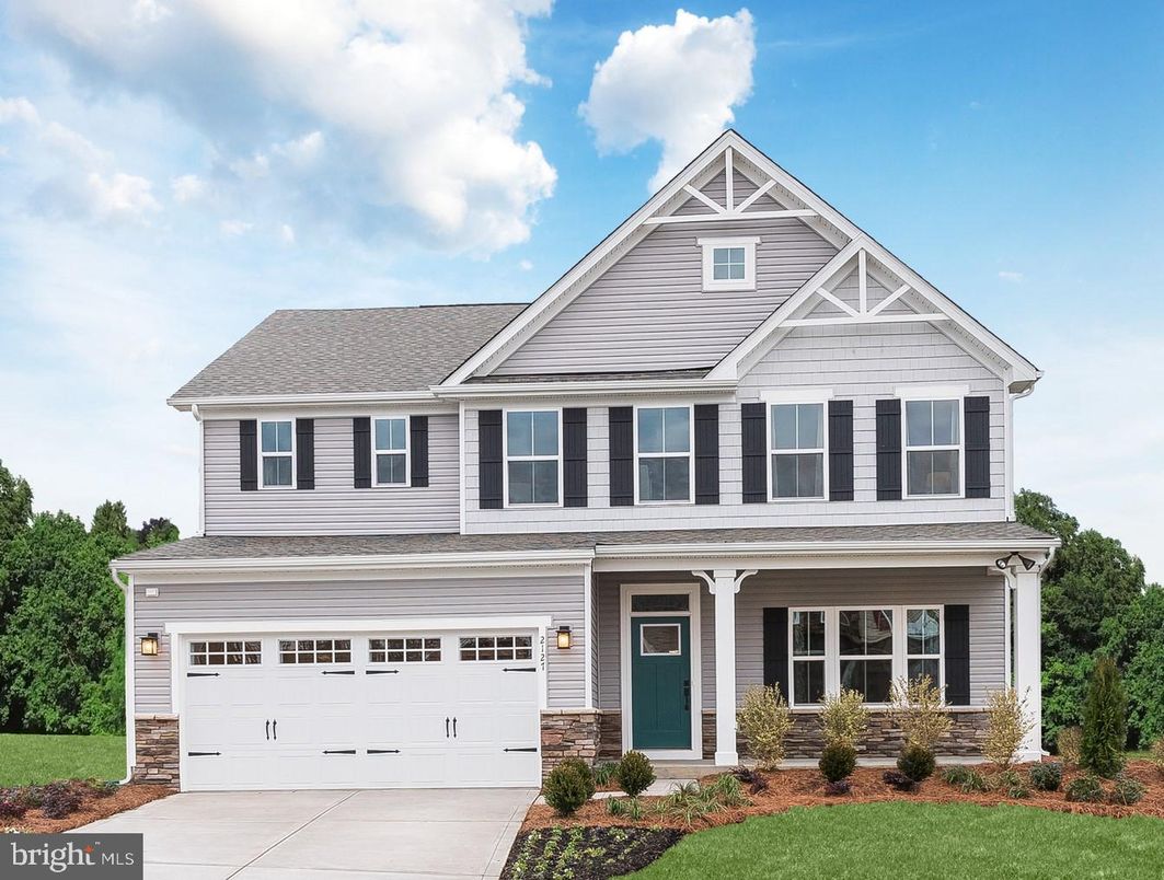 Attached, Exterior, Facade, Farmhouse