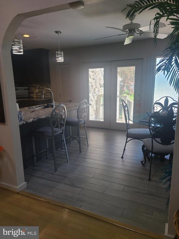 Dining room, Interior, Kitchen, Pendant Lights, Recessed Lighting, Wood Texture Flooring
