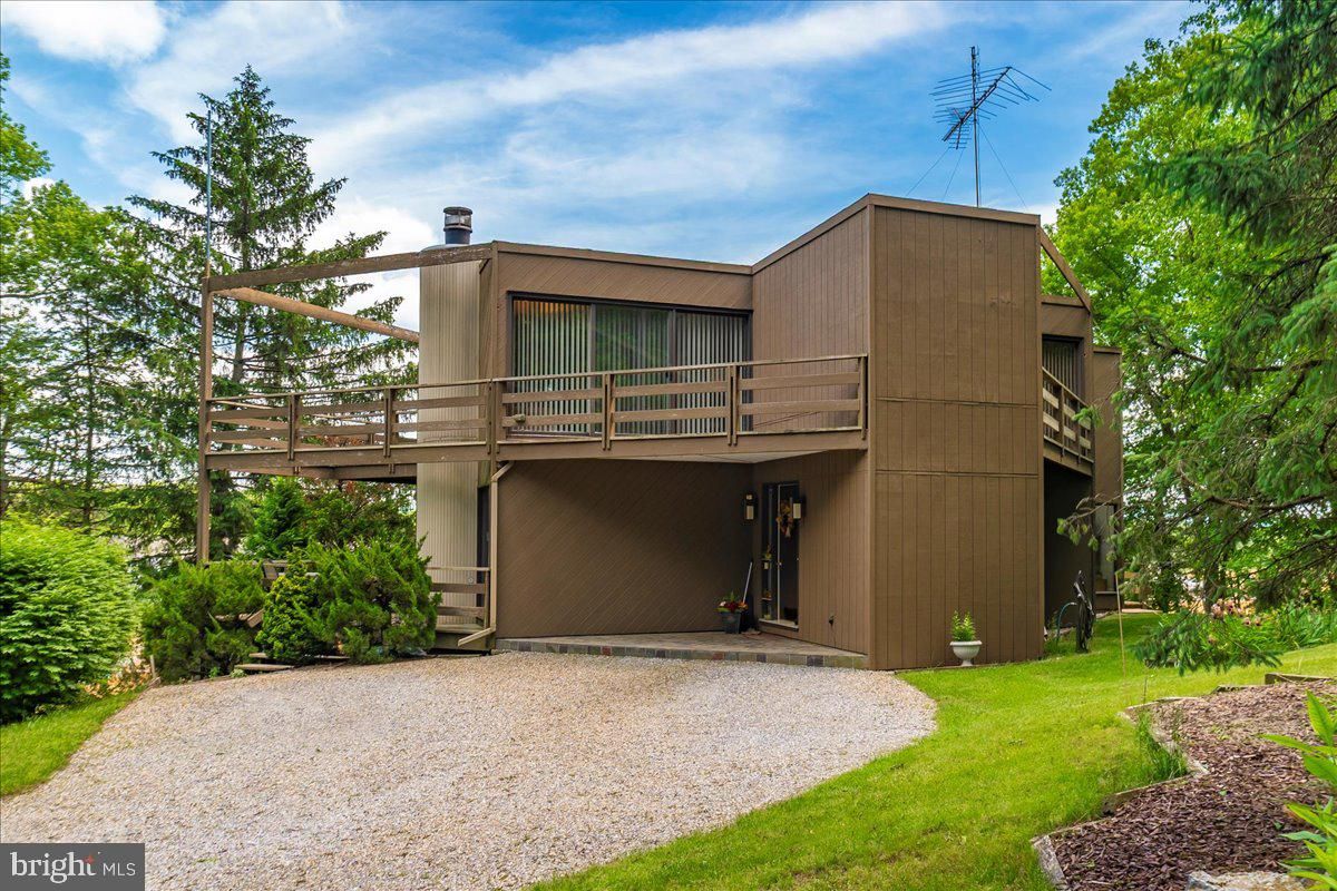 Backyard, Exterior, Facade, Modern