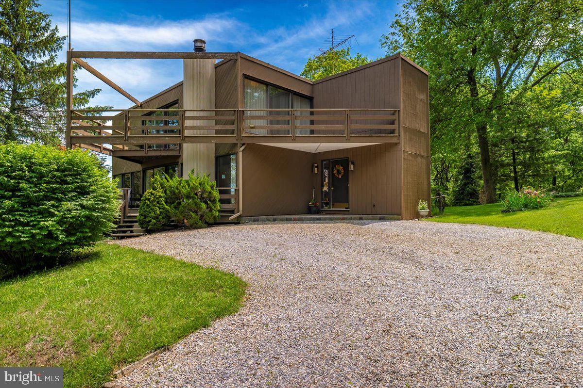 Backyard, Exterior, Facade, Modern