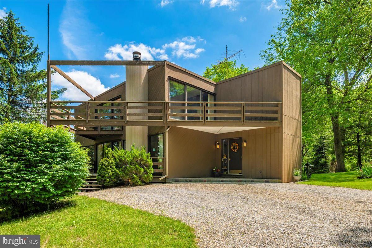 Backyard, Exterior, Facade, Modern