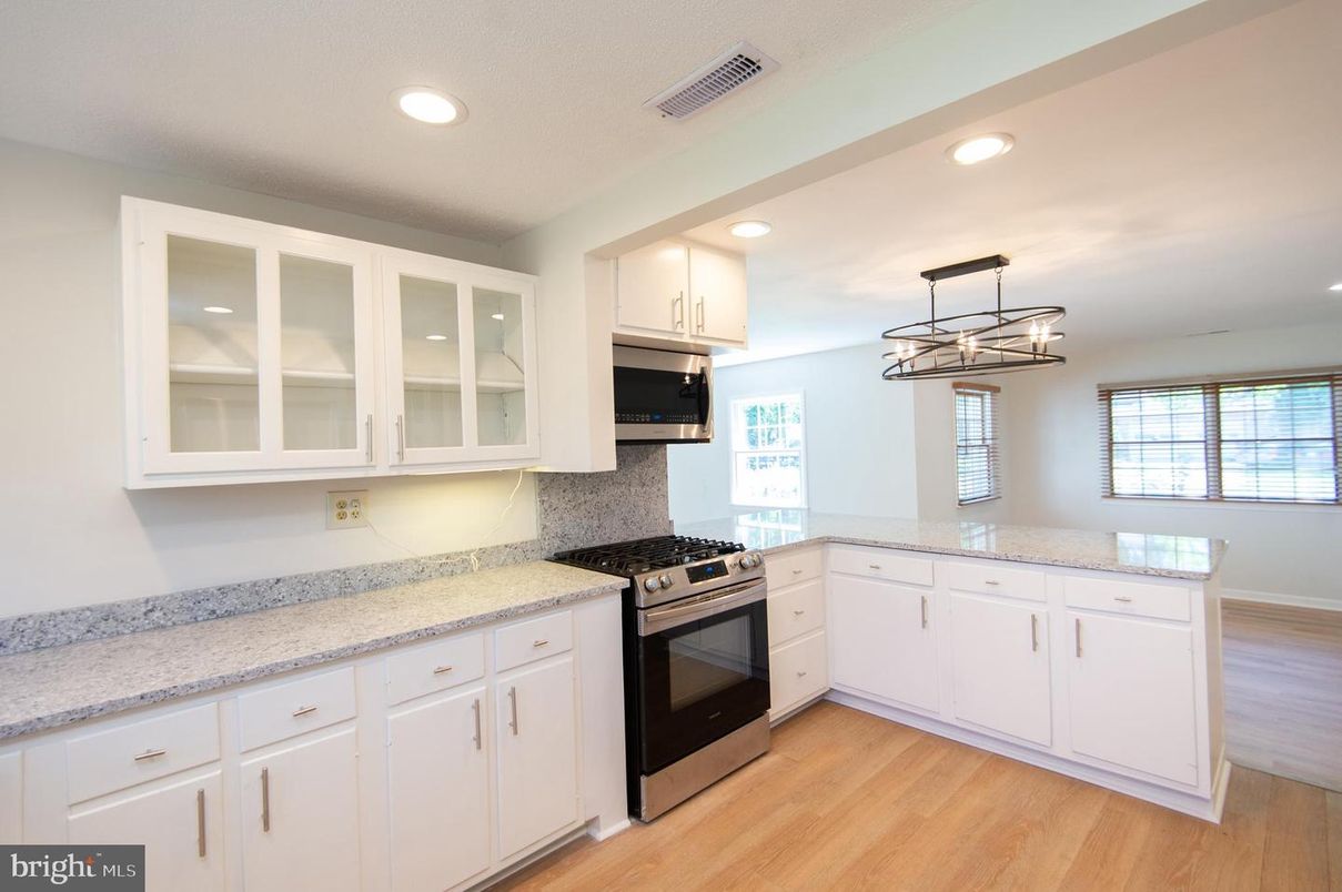 Interior, Kitchen, Pendant Lights, Recessed Lighting, Wood Texture Flooring