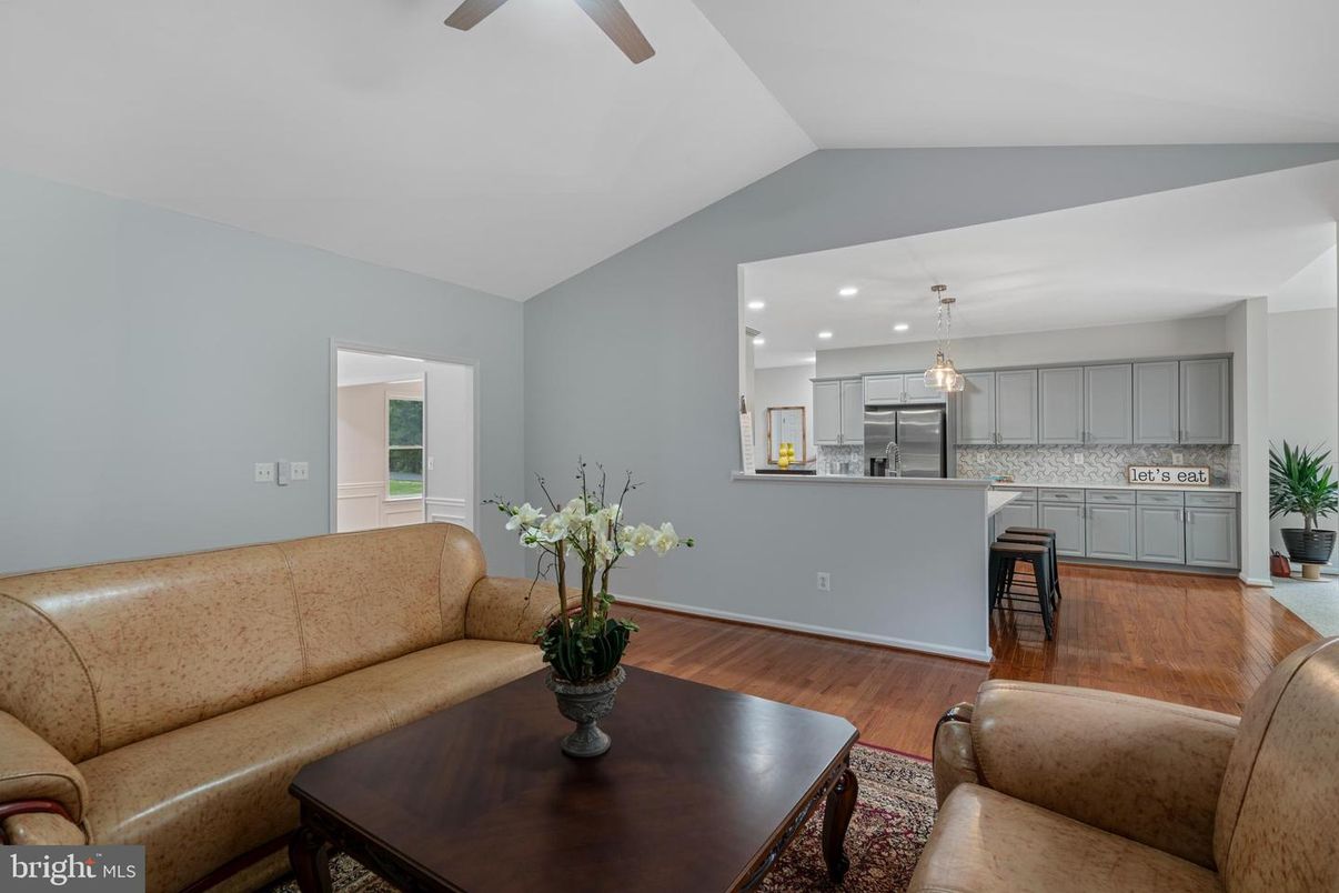 Interior, Kitchen, Living room, Pendant Lights, Recessed Lighting, Wood Texture Flooring
