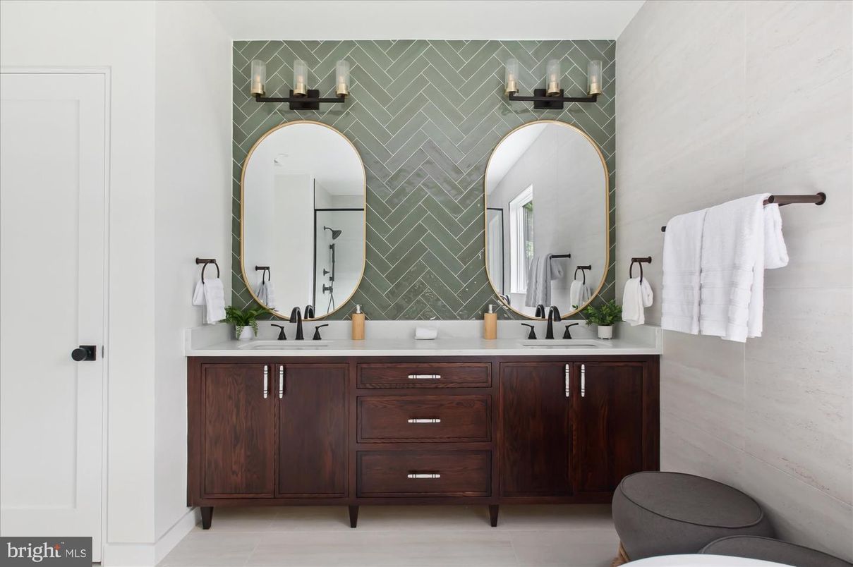 Bathroom, Dual Sink Vanities, Interior