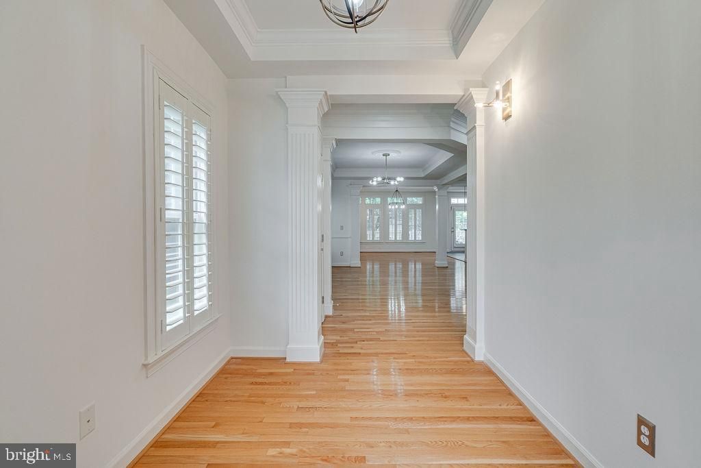 Interior, Pendant Lights, Wood Texture Flooring