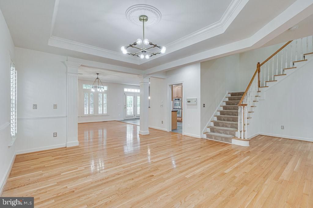 Empty room, Interior, Pendant Lights, Wood Texture Flooring
