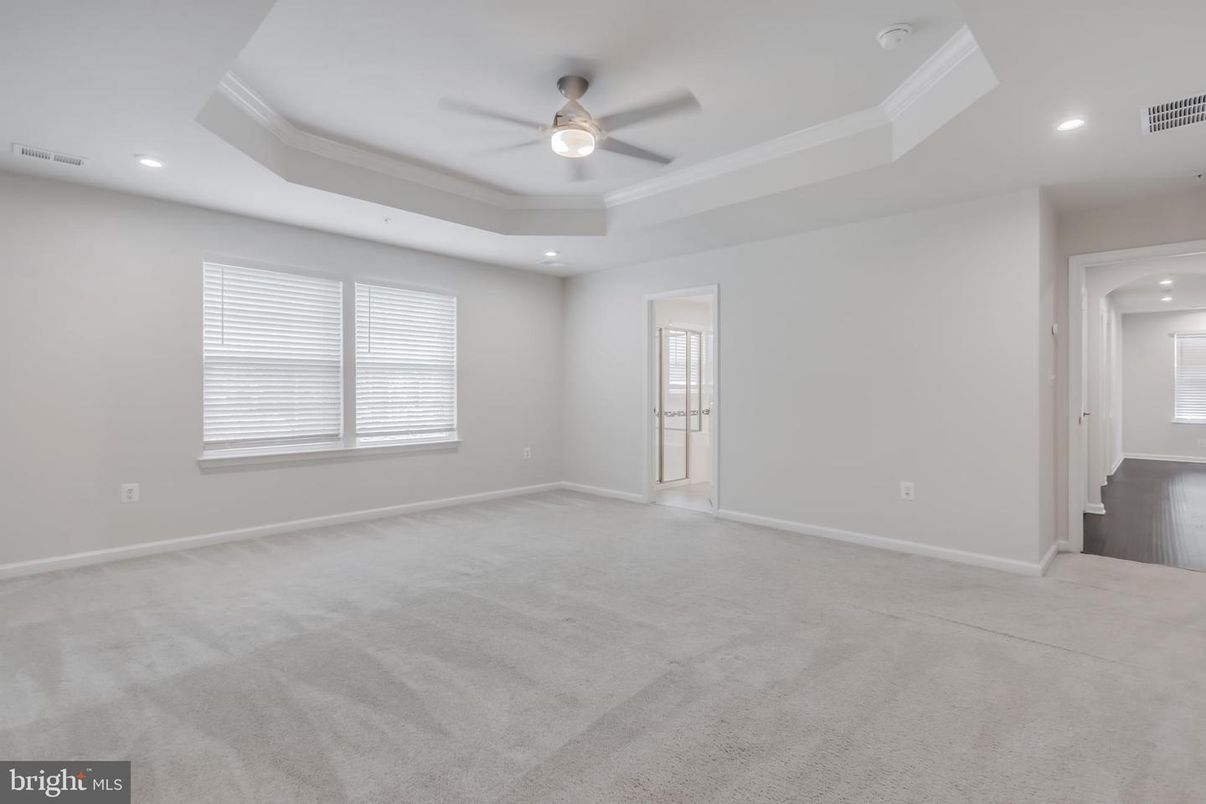 Empty room, Interior, Recessed Lighting