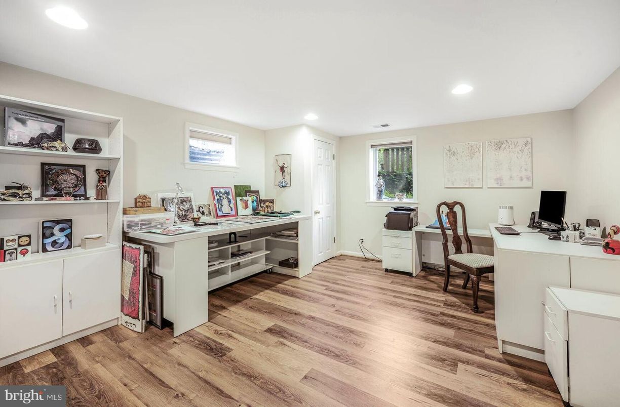 Home Office, Interior, Recessed Lighting, Wood Texture Flooring