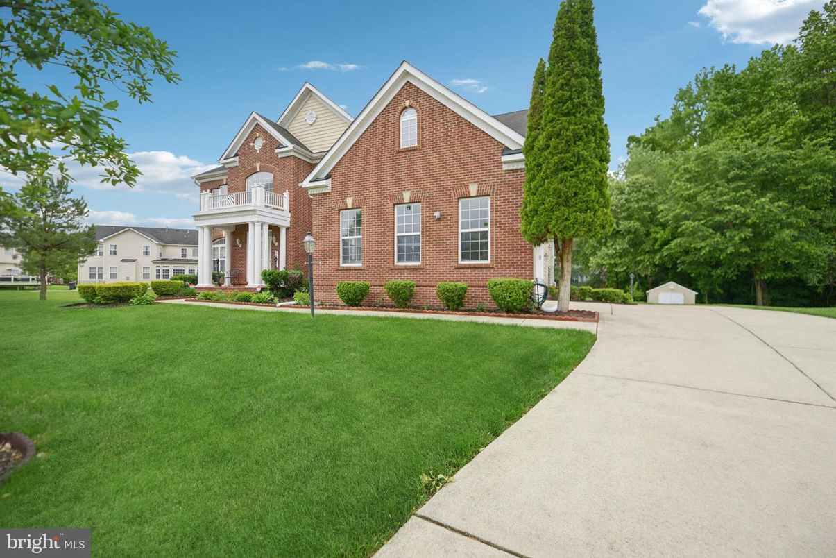 Backyard, Exterior, Facade, Brick Facade, Brick Traditional