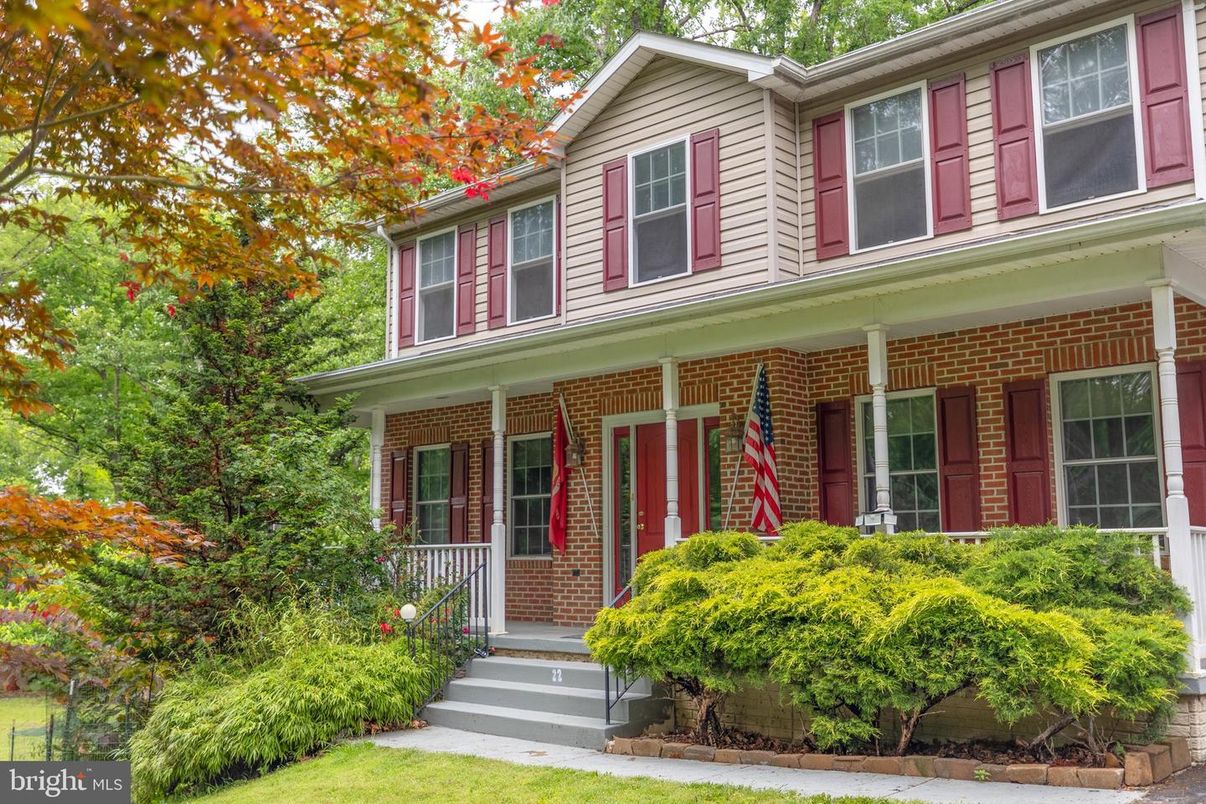 Exterior, Facade, Brick Facade, American Foursquare