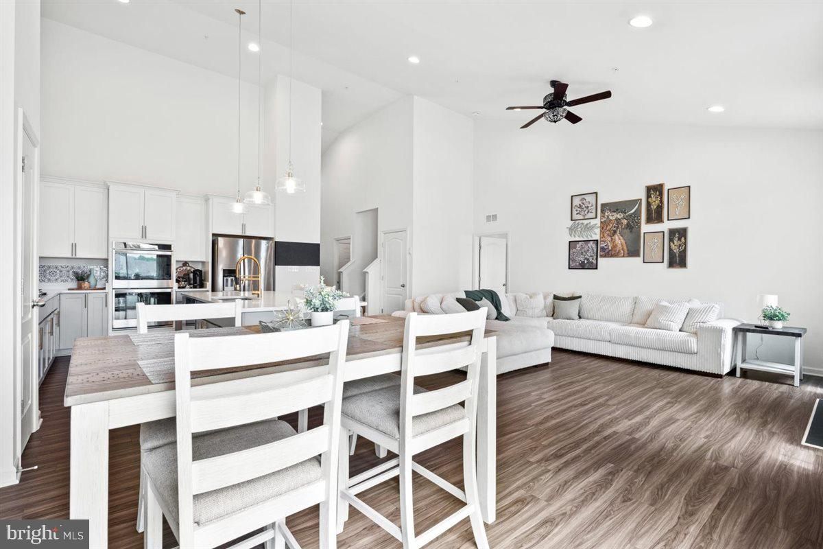 Dining room, Interior, Kitchen, Living room, Pendant Lights, Recessed Lighting, Stainless Steel Appliances, Wood Texture Flooring