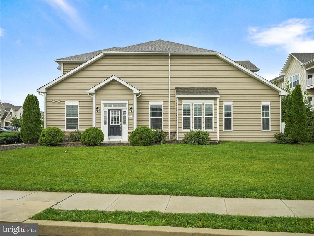 Exterior, Facade, Ranch