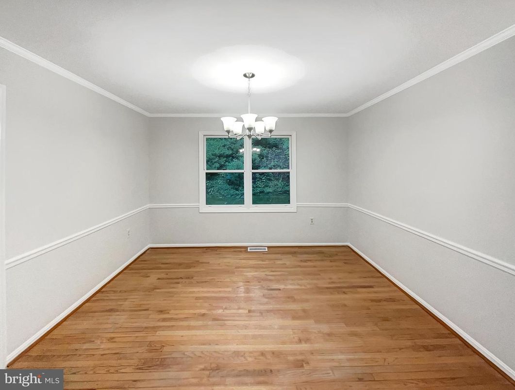 Chandelier, Empty room, Interior, Wood Texture Flooring