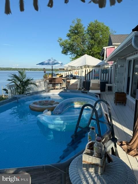 Exterior, Hot Tub, Pool, Water