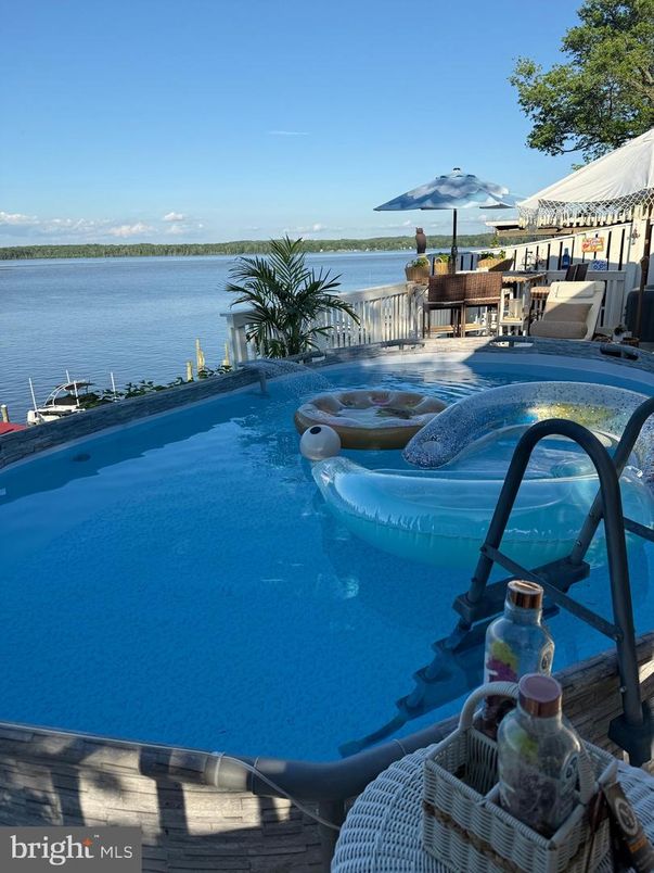 Exterior, Pool, Water