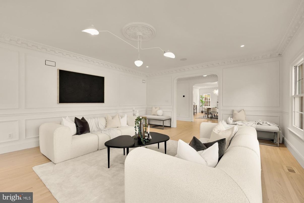 Interior, Living room, Pendant Lights, Recessed Lighting, Wood Texture Flooring