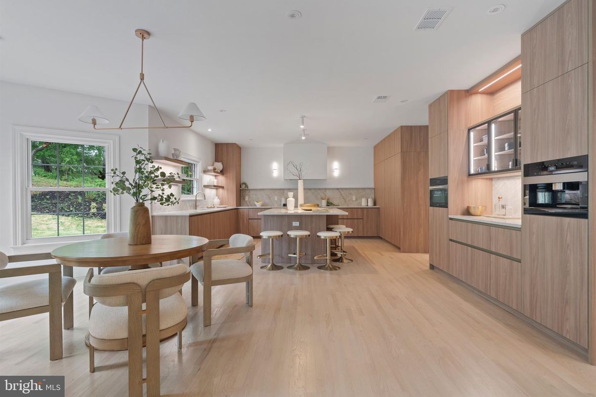 Dining room, Interior, Kitchen, Pendant Lights, Recessed Lighting, Stainless Steel Appliances, Wood Texture Flooring