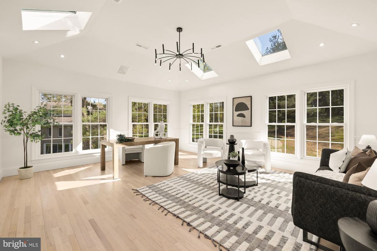 Dining room, Interior, Living room, Pendant Lights, Recessed Lighting, Wood Texture Flooring