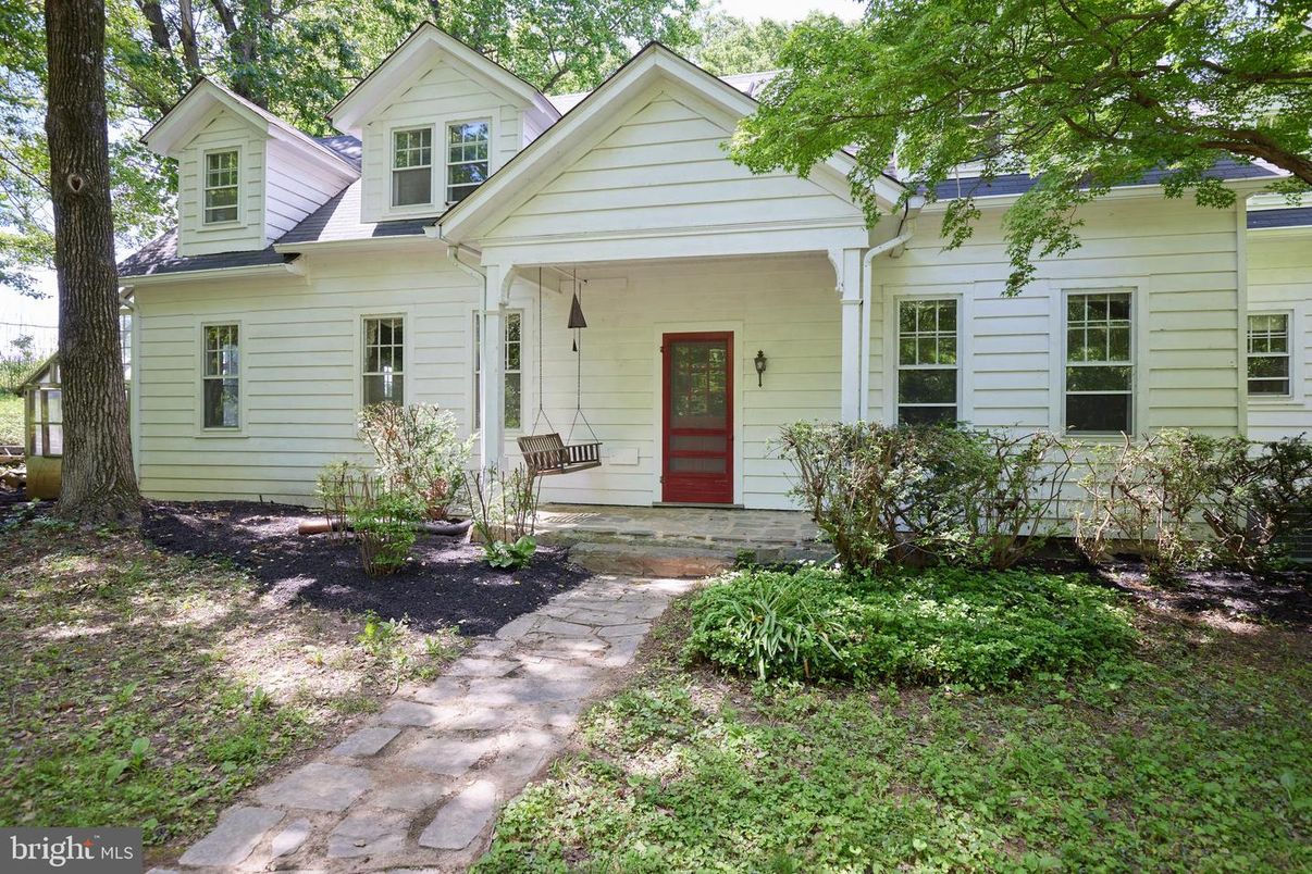 Exterior, Facade, Cape Cod