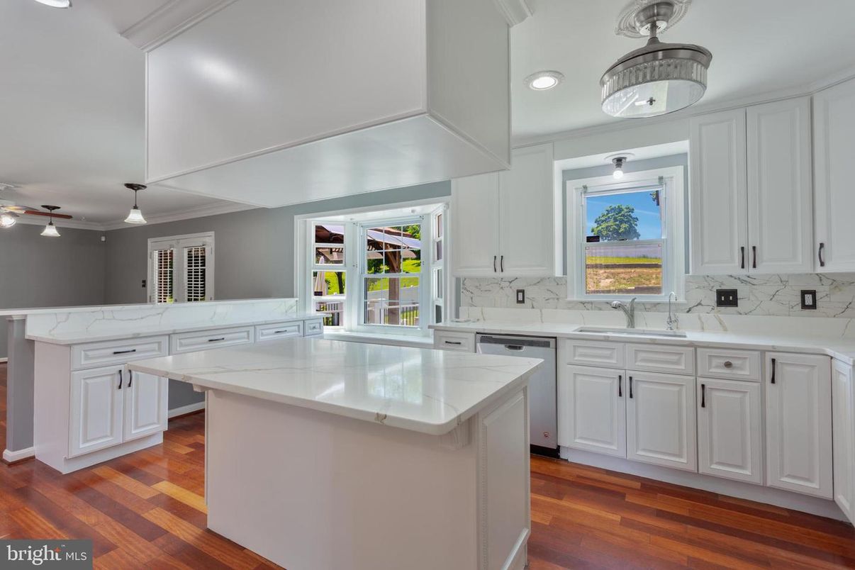 Interior, Kitchen, Marble Walls, Recessed Lighting, Wood Texture Flooring