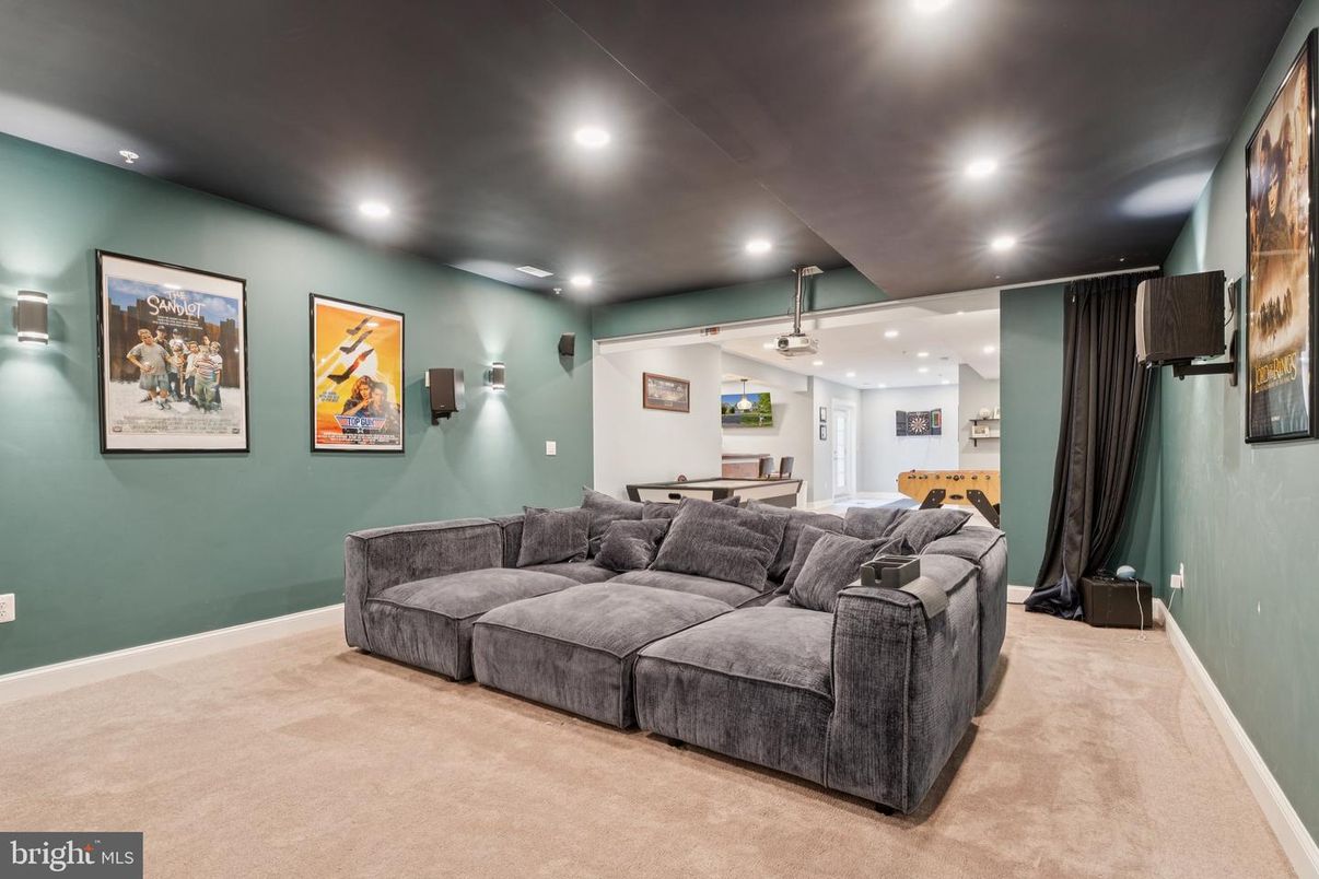 Billiard Table, Game Room, Interior, Living room, Recessed Lighting
