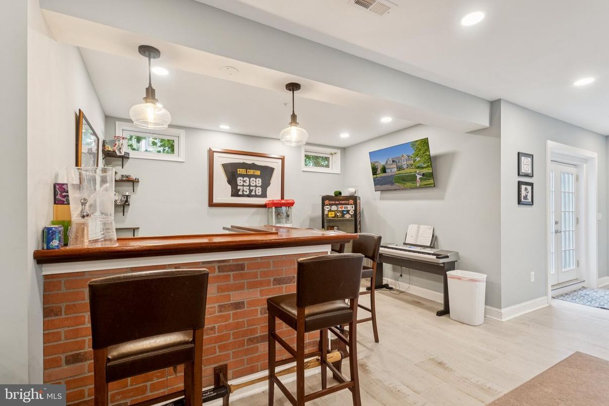 Interior, Pendant Lights, Recessed Lighting, Wood Texture Flooring